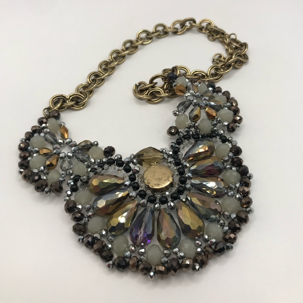 Elegant Multicolor Beaded Statement Necklace - Picture 5 of 8